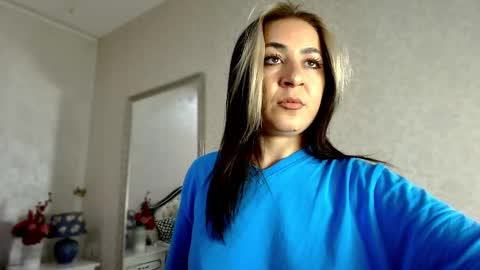 Snapshot of natalia_peach chatting on 02/10/25, 05:03 Wild influence online show from 02/10/25, 05:03