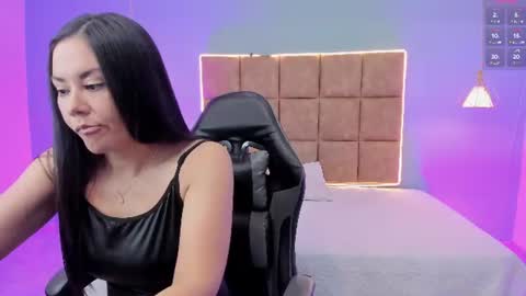 Snapshot of natalia_saenzz_ chatting on 06/24/26, 12:04 natalia_saenzz_ online show from 06/24/26, 12:04