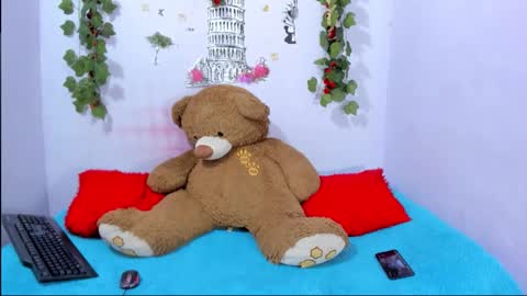 Snapshot of nataliaandjulliam chatting on 02/18/26, 03:57 nataliaandjulliam online show from 02/18/26, 03:57