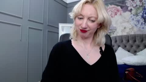 Snapshot of natalie_bitton chatting on 12/23/24, 09:05 Natalie online show from 12/23/24, 09:05