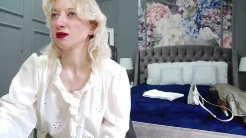 Snapshot of natalie_bitton chatting on 01/10/25, 07:46 Natalie online show from 01/10/25, 07:46