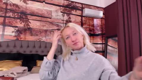 Snapshot of natalie_bitton chatting on 11/25/25, 08:47 Natalie online show from 11/25/25, 08:47