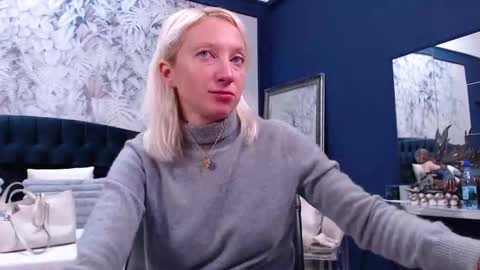 Snapshot of natalie_bitton chatting on 11/26/25, 09:43 Natalie online show from 11/26/25, 09:43
