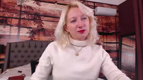 Snapshot of natalie_bitton chatting on 12/14/25, 11:59 Natalie online show from 12/14/25, 11:59
