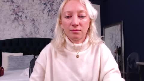 Snapshot of natalie_bitton chatting on 12/20/25, 09:16 Natalie online show from 12/20/25, 09:16