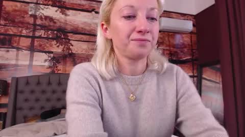 Snapshot of natalie_bitton chatting on 01/14/26, 12:22 Natalie online show from 01/14/26, 12:22