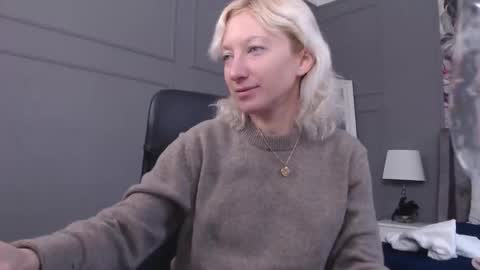 Snapshot of natalie_bitton chatting on 02/17/26, 09:17 Natalie online show from 02/17/26, 09:17
