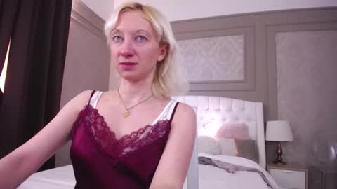 Snapshot of natalie_bitton chatting on 03/04/26, 10:54 Natalie online show from 03/04/26, 10:54