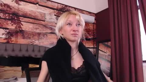 Snapshot of natalie_bitton chatting on 03/06/26, 06:43 Natalie online show from 03/06/26, 06:43