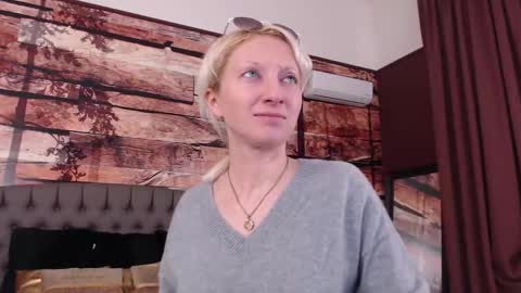 Snapshot of natalie_bitton chatting on 03/11/26, 02:56 Natalie online show from 03/11/26, 02:56