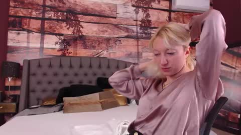 Snapshot of natalie_bitton chatting on 03/16/26, 05:55 Natalie online show from 03/16/26, 05:55