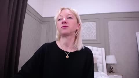 Snapshot of natalie_bitton chatting on 03/18/26, 05:21 Natalie online show from 03/18/26, 05:21