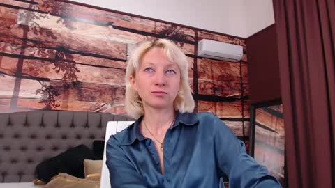 Snapshot of natalie_bitton chatting on 04/08/26, 09:20 Natalie online show from 04/08/26, 09:20