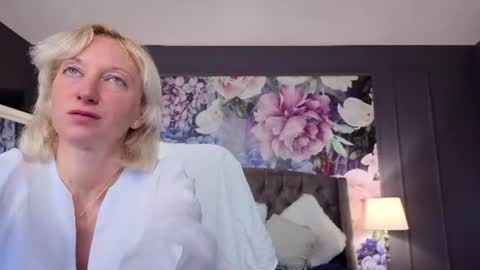 Snapshot of natalie_bitton chatting on 06/11/26, 07:28 Natalie online show from 06/11/26, 07:28