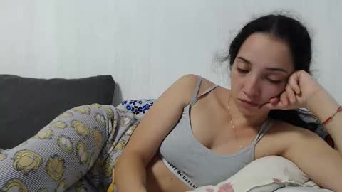 Snapshot of natalie_mia chatting on 09/29/25, 01:00 Miia online show from 09/29/25, 01:00