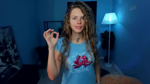 Snapshot of nataly_hello chatting on 09/17/25, 05:09 Natalie online show from 09/17/25, 05:09