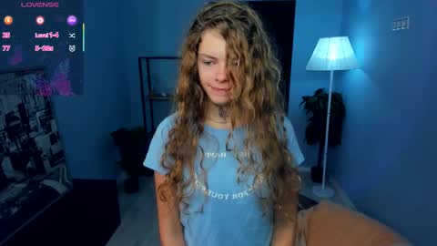 Snapshot of nataly_hello chatting on 09/28/25, 05:13 Natalie online show from 09/28/25, 05:13