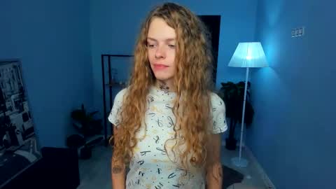 Snapshot of nataly_hello chatting on 10/22/25, 05:30 Natalie online show from 10/22/25, 05:30