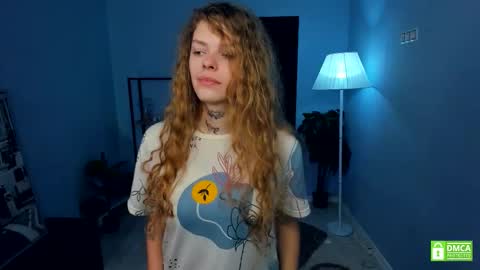 Snapshot of nataly_hello chatting on 11/19/25, 05:18 Natalie online show from 11/19/25, 05:18