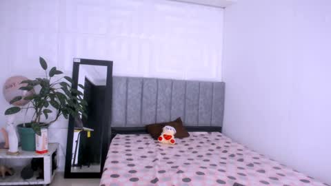 Snapshot of nataly_mcry chatting on 09/15/25, 09:37 NATALY online show from 09/15/25, 09:37