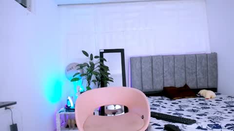 Snapshot of nataly_mcry chatting on 09/19/25, 09:37 NATALY online show from 09/19/25, 09:37