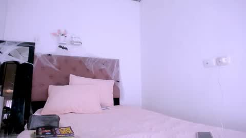 Snapshot of nataly_mcry chatting on 10/13/25, 07:36 NATALY online show from 10/13/25, 07:36