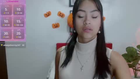 Snapshot of natalyescobar_lx chatting on 10/30/25, 12:39 Nataly Escobar online show from 10/30/25, 12:39