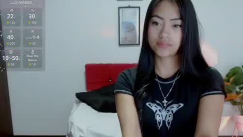 Snapshot of natalyescobar_lx chatting on 11/28/25, 01:25 Nataly Escobar online show from 11/28/25, 01:25