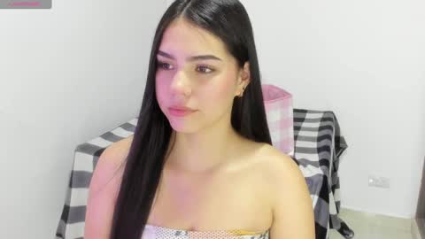 Snapshot of natasha_su chatting on 02/08/25, 12:28 Natalia online show from 02/08/25, 12:28