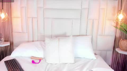 Snapshot of natashalondon_ chatting on 11/28/25, 05:59 NatashaLondon online show from 11/28/25, 05:59