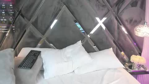 Snapshot of natashalondon_ chatting on 12/13/25, 07:53 NatashaLondon online show from 12/13/25, 07:53