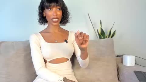 Snapshot of natassiadreamsxxx chatting on 02/26/26, 12:42 Natassia Dreams online show from 02/26/26, 12:42