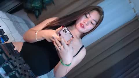 Queen Marga online show from 12/16/25, 02:44