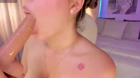 NATHALIE online show from 05/11/26, 02:45