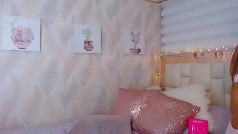 Nathalie Rose online show from 11/21/25, 09:08