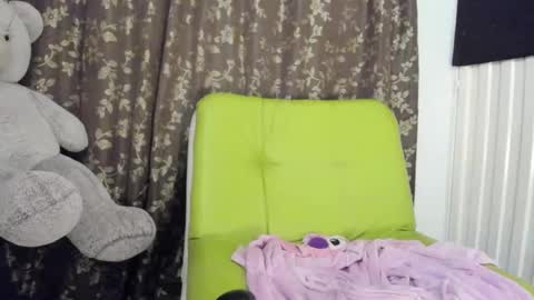 Snapshot of nathaly_love96 chatting on 01/18/25, 12:02 Nathaly online show from 01/18/25, 12:02