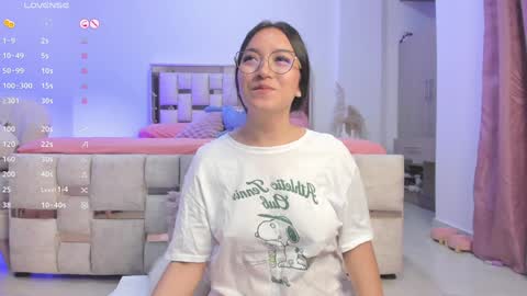 Snapshot of nathaly_star04 chatting on 12/11/24, 08:26 online show from 12/11/24, 08:26