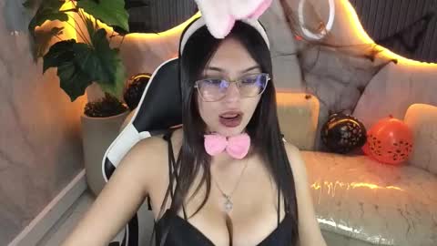 Snapshot of nathaly_tp chatting on 10/31/25, 01:23 Nathy  online show from 10/31/25, 01:23