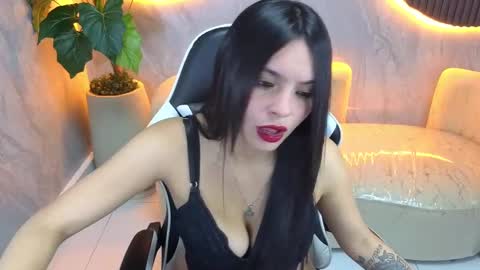 Snapshot of nathaly_tp chatting on 11/13/25, 12:48 Nathy online show from 11/13/25, 12:48