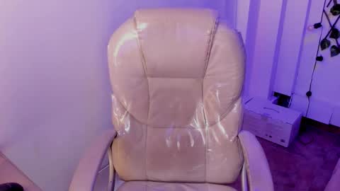 nathalyy_ds online show from 10/11/25, 09:02