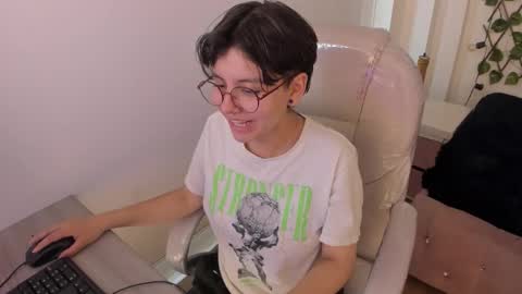 nathalyy_ds online show from 10/21/25, 08:31