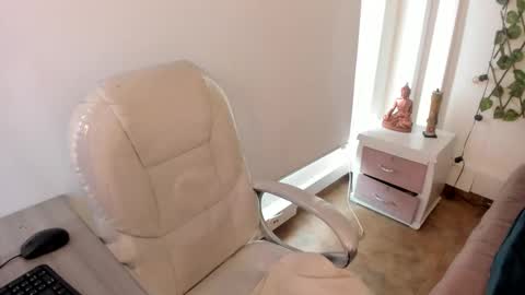 nathalyy_ds online show from 11/22/25, 08:41