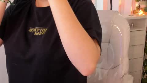 nathalyy_ds online show from 05/12/26, 06:49