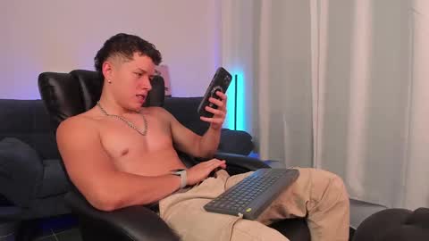 Snapshot of nathan_blake_ chatting on 09/21/25, 07:37 Nathan online show from 09/21/25, 07:37