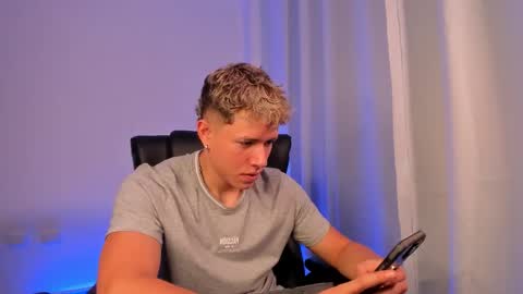 Snapshot of nathan_blake_ chatting on 10/14/25, 09:04 Nathan online show from 10/14/25, 09:04