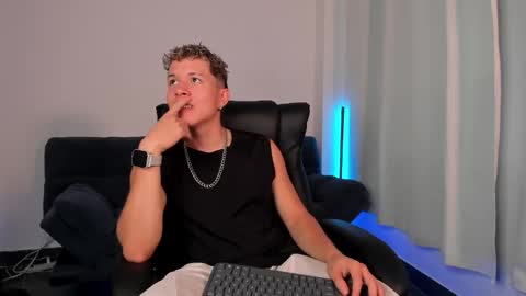 Snapshot of nathan_blake_ chatting on 10/17/25, 07:38 Nathan online show from 10/17/25, 07:38