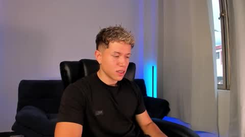 Snapshot of nathan_blake_ chatting on 10/26/25, 08:37 Nathan online show from 10/26/25, 08:37