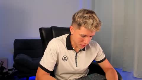 Snapshot of nathan_blake_ chatting on 10/27/25, 08:35 Nathan online show from 10/27/25, 08:35