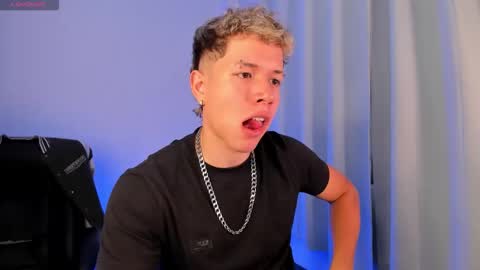 Snapshot of nathan_blake_ chatting on 11/12/25, 09:25 Nathan online show from 11/12/25, 09:25