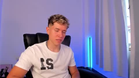 Snapshot of nathan_blake_ chatting on 11/26/25, 08:21 Nathan online show from 11/26/25, 08:21